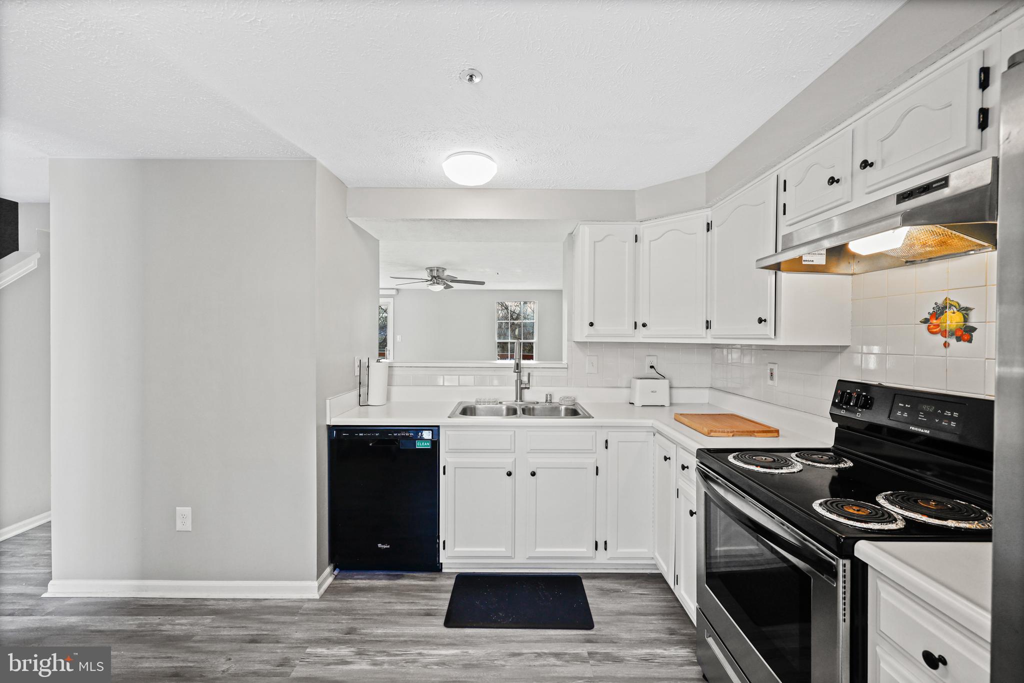 6076 LAUREL WREATH WAY 20