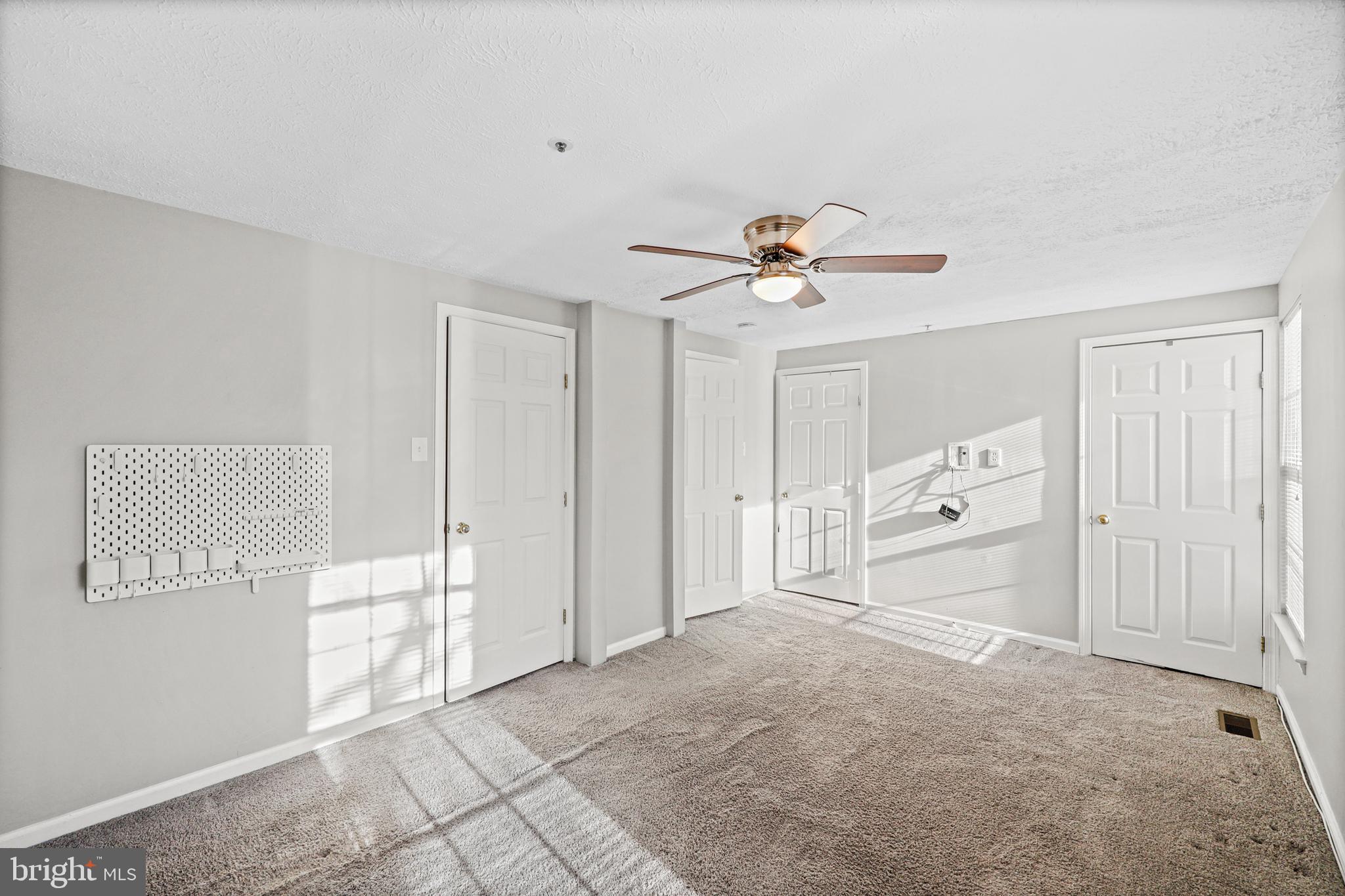 6076 LAUREL WREATH WAY 20