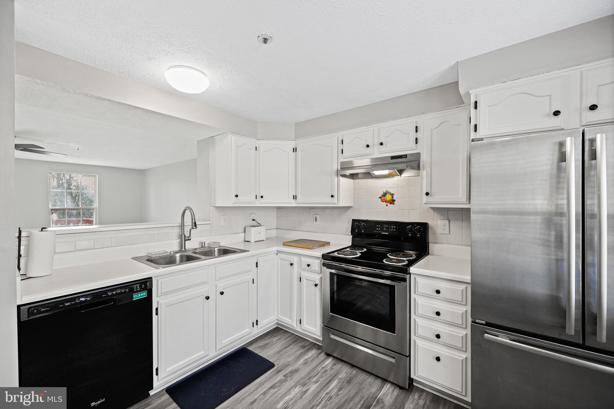 6076 LAUREL WREATH WAY 20