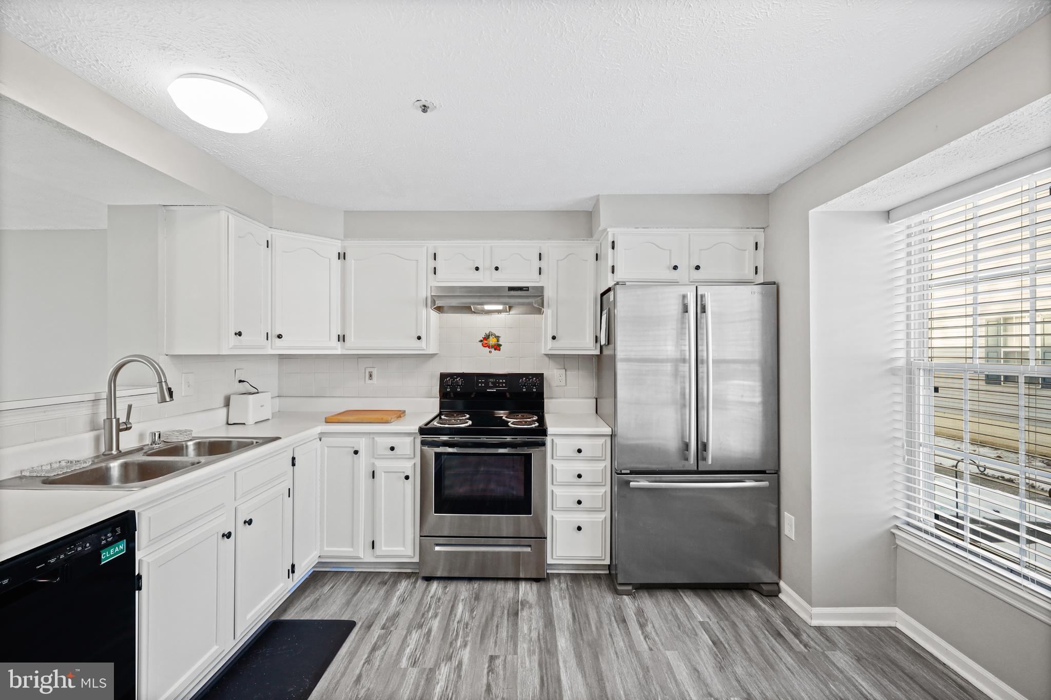 6076 LAUREL WREATH WAY 20