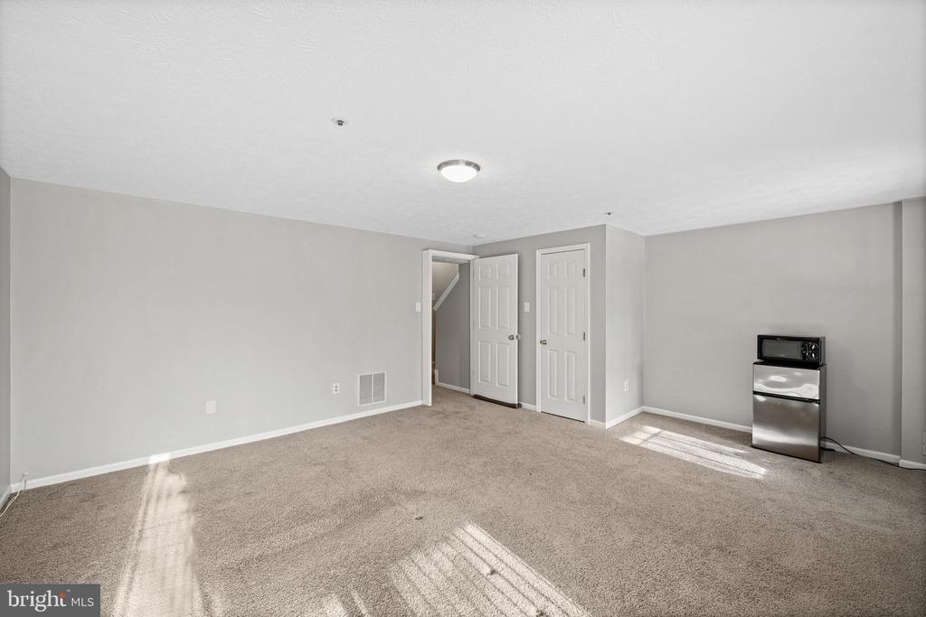 6076 LAUREL WREATH WAY 20