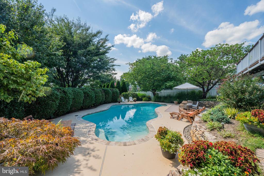 7148 COLLINGWOOD COURT