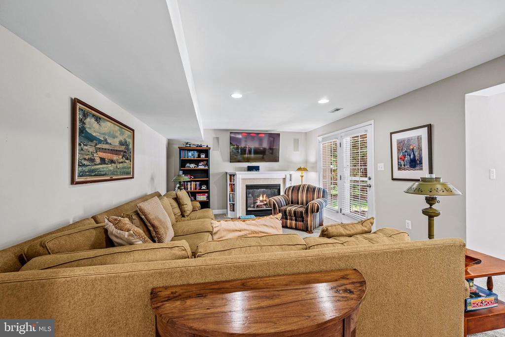 7148 COLLINGWOOD COURT
