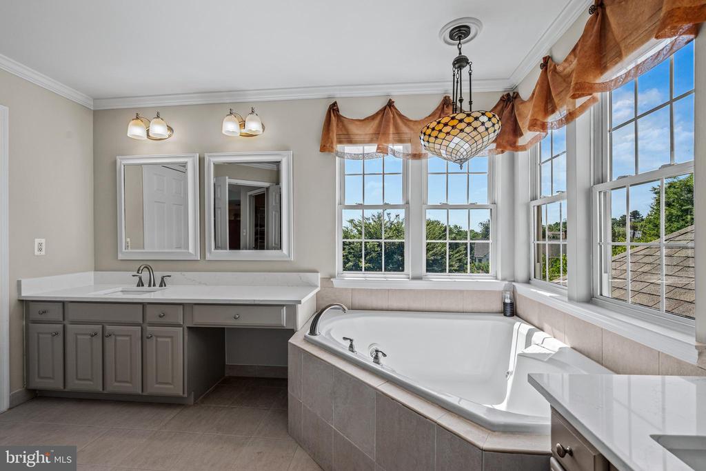 7148 COLLINGWOOD COURT