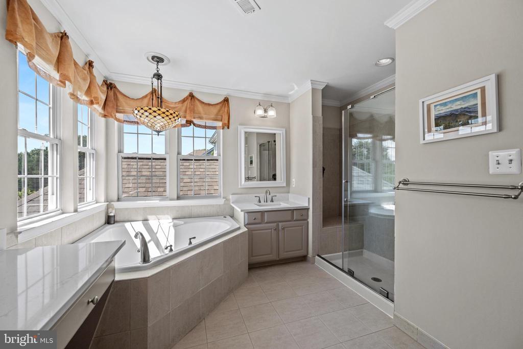7148 COLLINGWOOD COURT