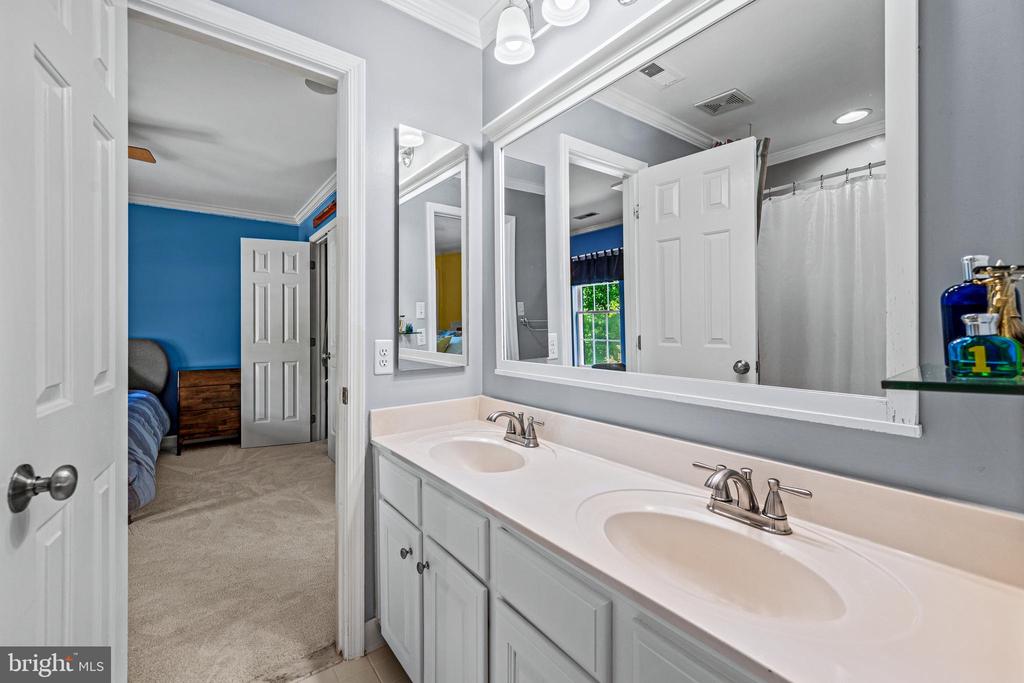7148 COLLINGWOOD COURT