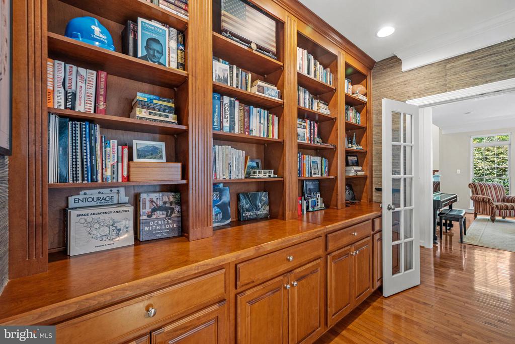 7148 COLLINGWOOD COURT