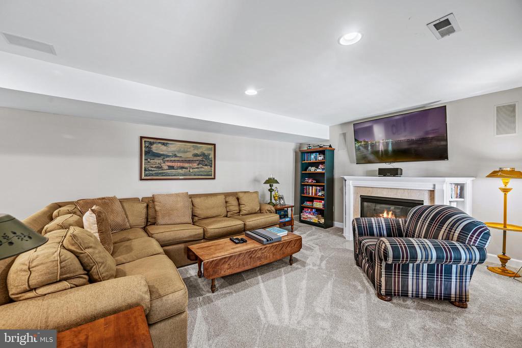 7148 COLLINGWOOD COURT