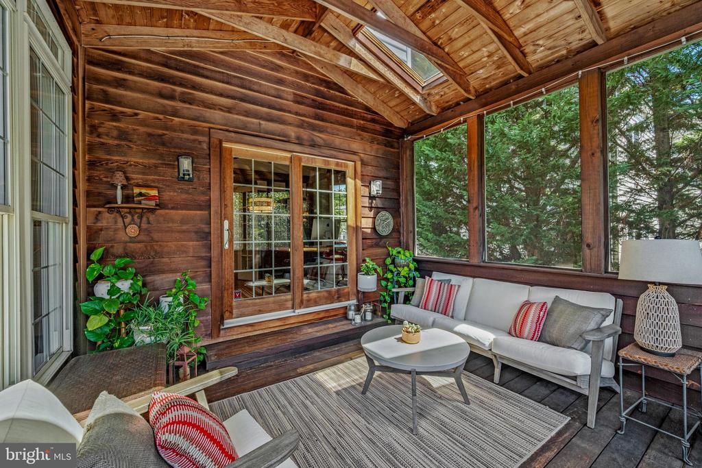 7148 COLLINGWOOD COURT