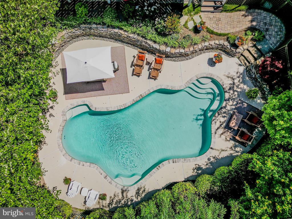 7148 COLLINGWOOD COURT