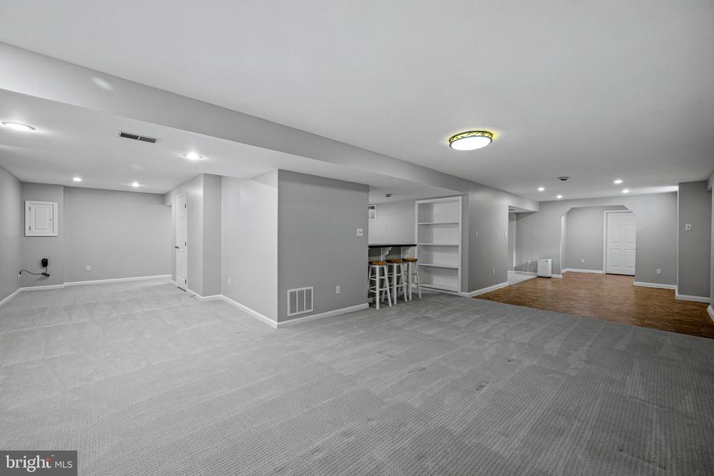 10315 CROMWELL COURT
