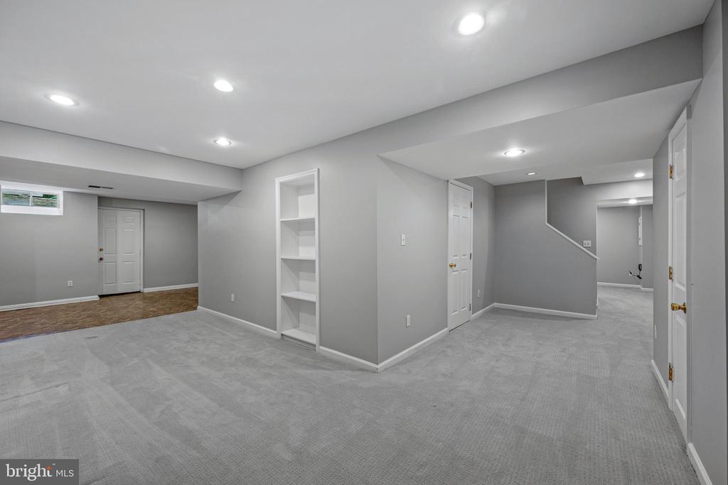 10315 CROMWELL COURT
