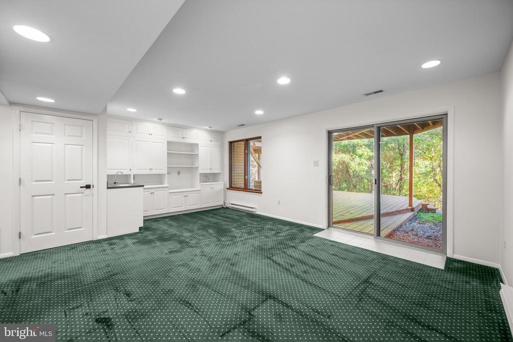 9453 CLOCKTOWER LANE