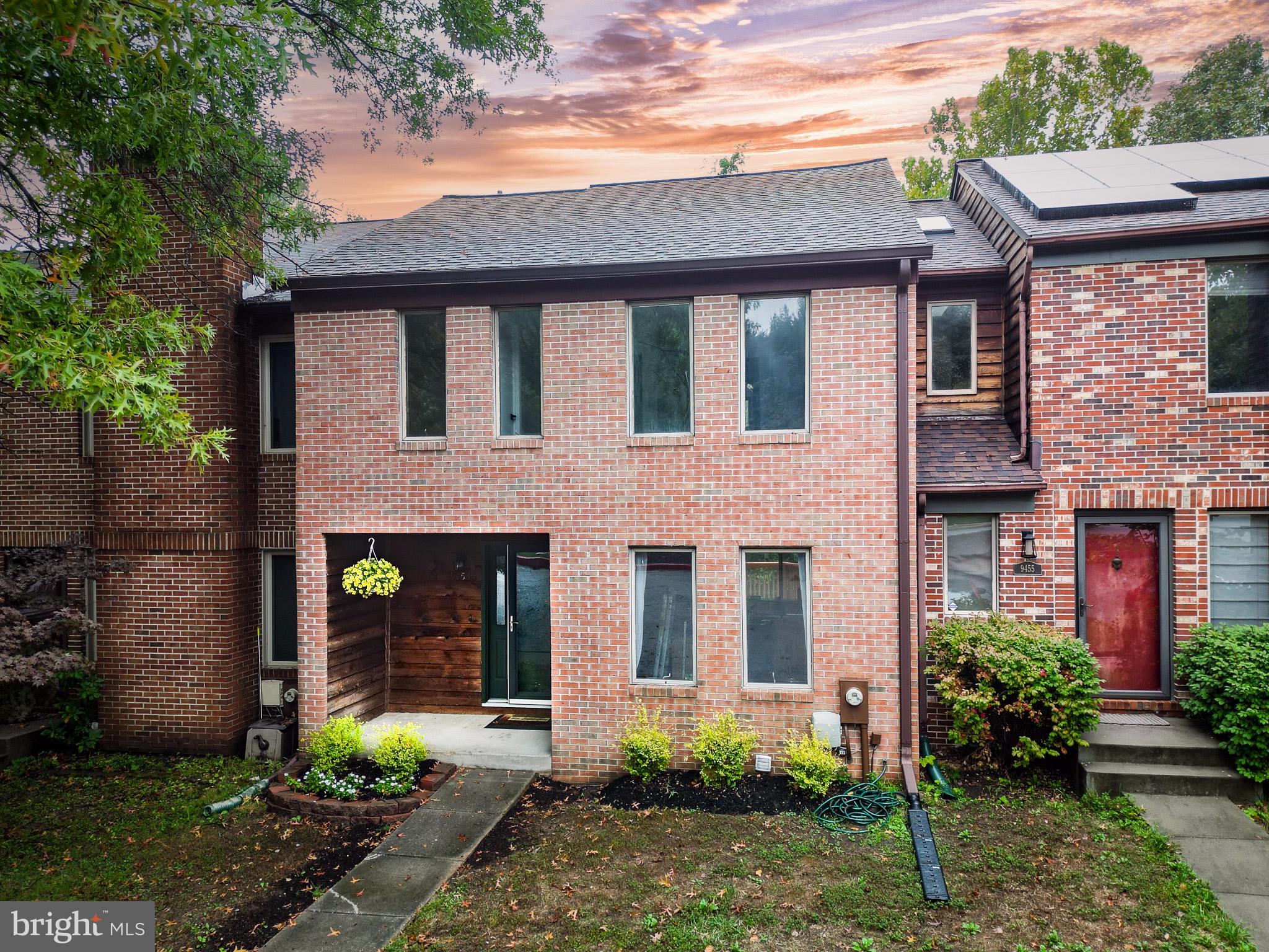 9453 CLOCKTOWER LANE