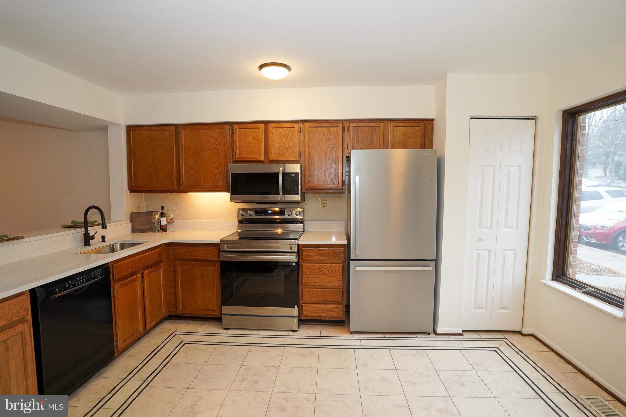 9453 CLOCKTOWER LANE