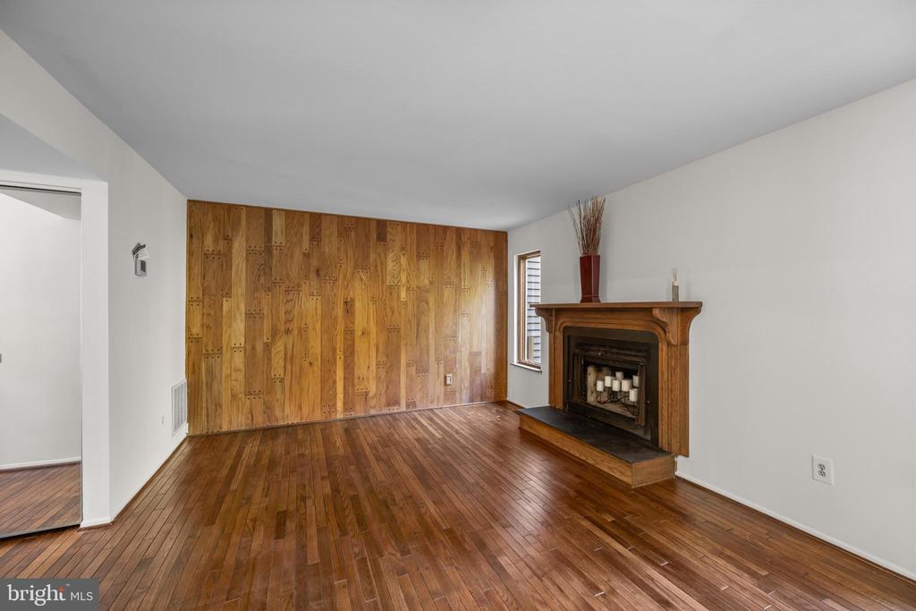 9453 CLOCKTOWER LANE