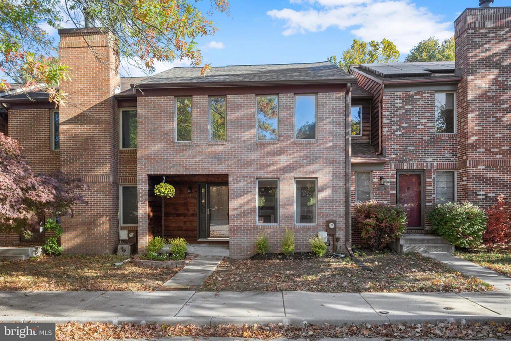 9453 CLOCKTOWER LANE
