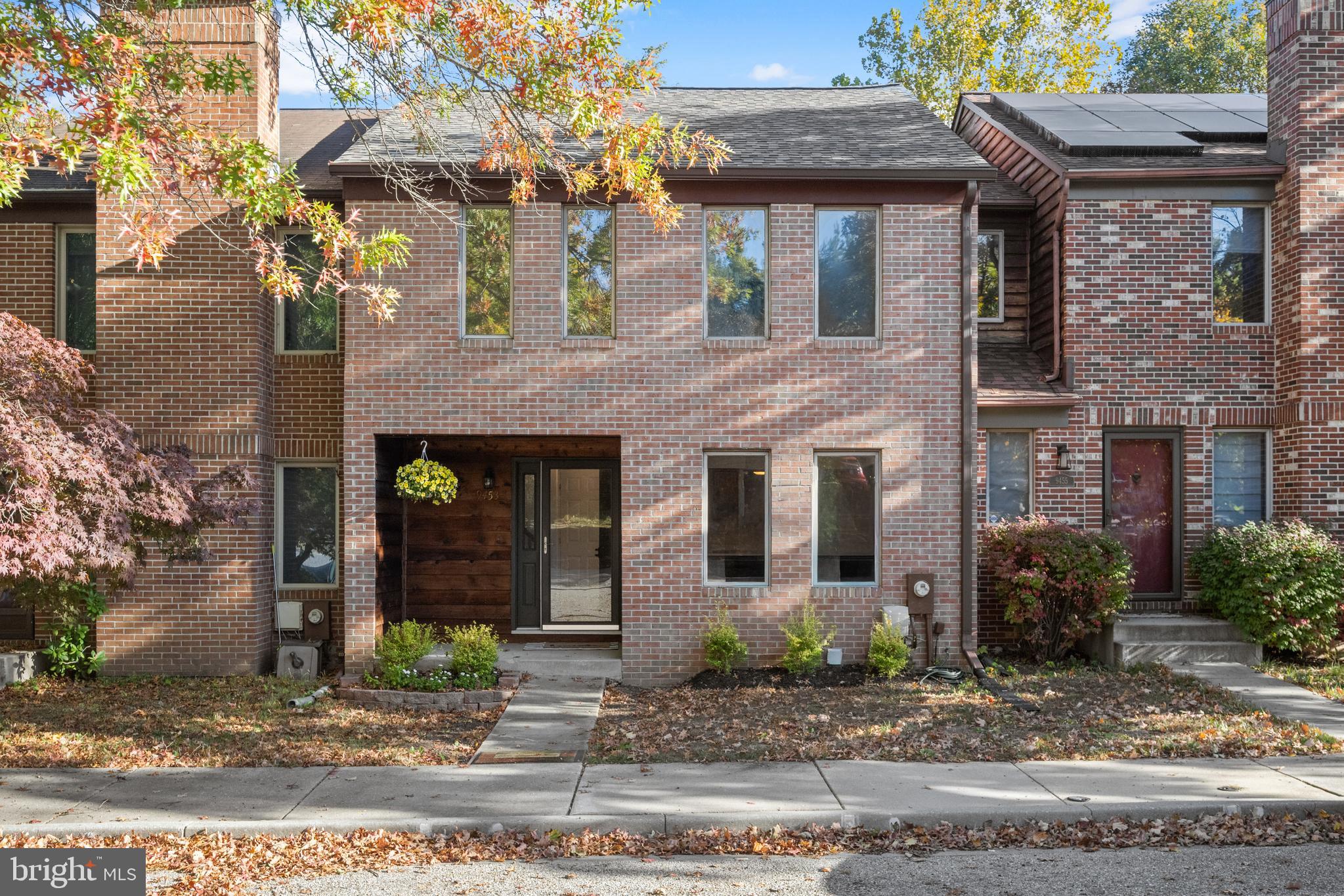 9453 CLOCKTOWER LANE