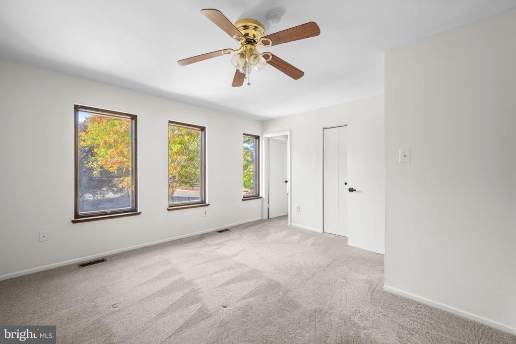 9453 CLOCKTOWER LANE
