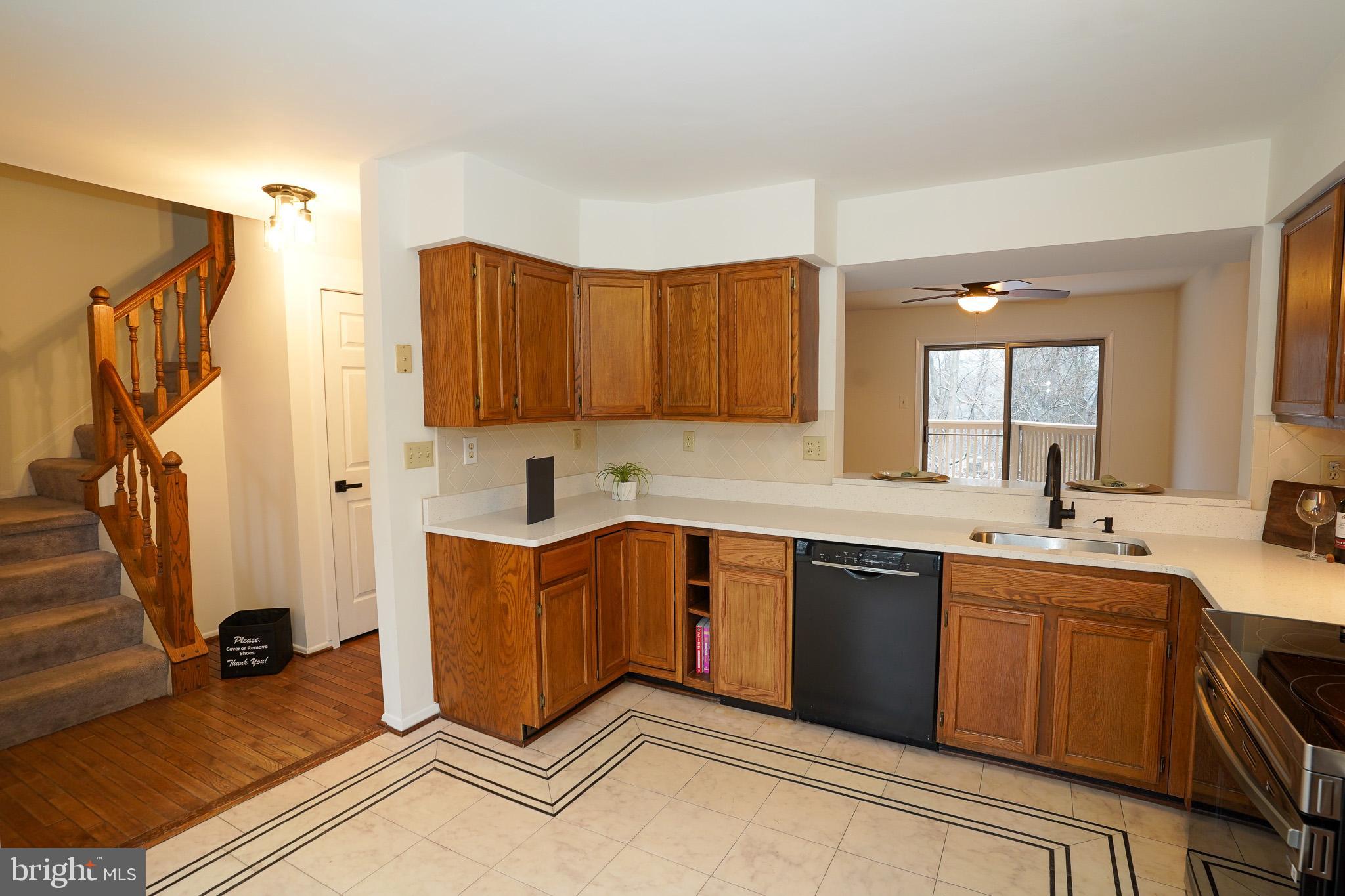 9453 CLOCKTOWER LANE