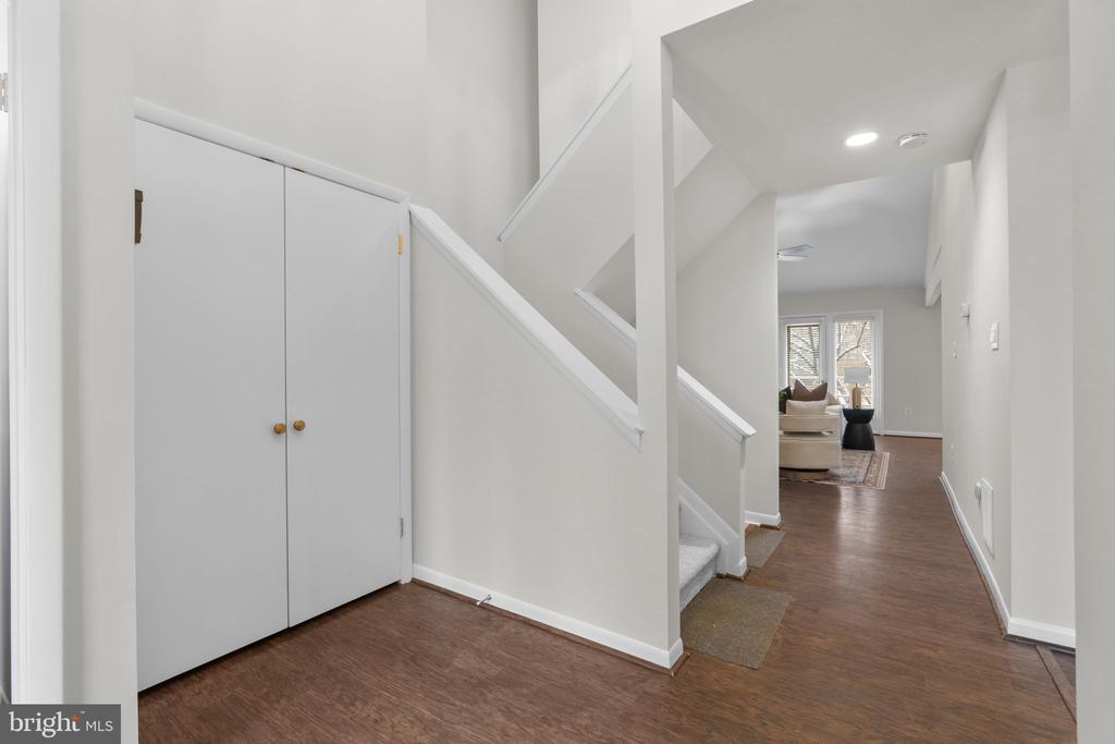 5585 SUFFIELD COURT