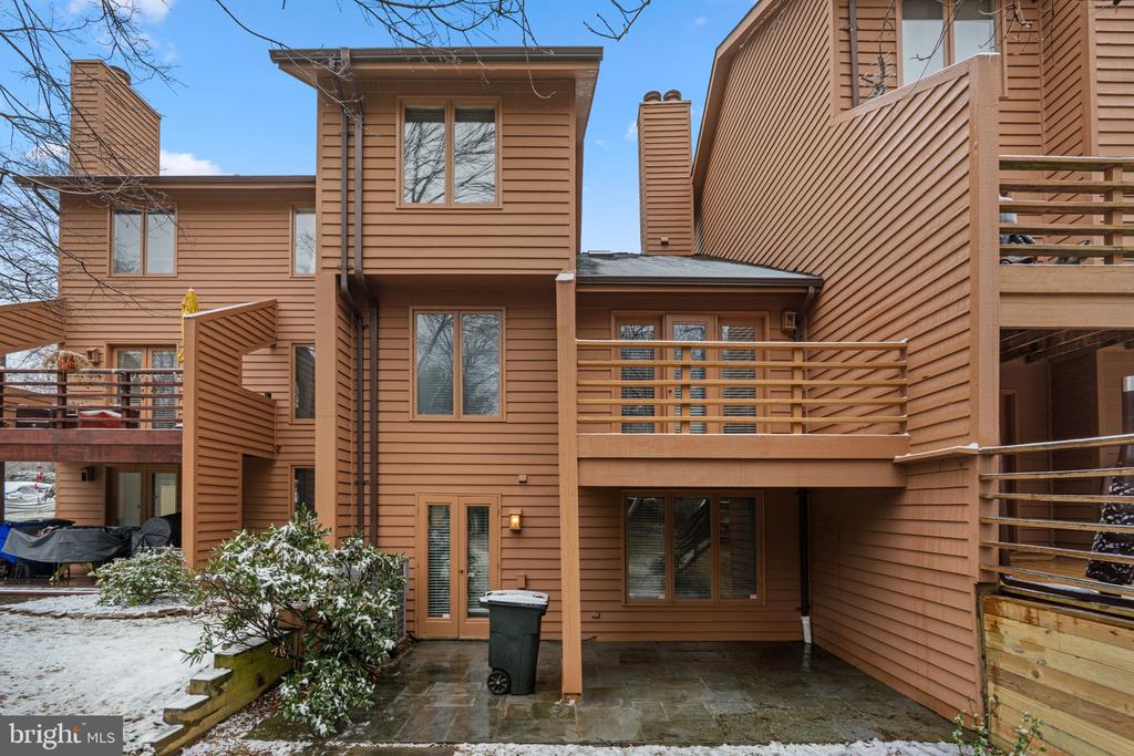 5585 SUFFIELD COURT