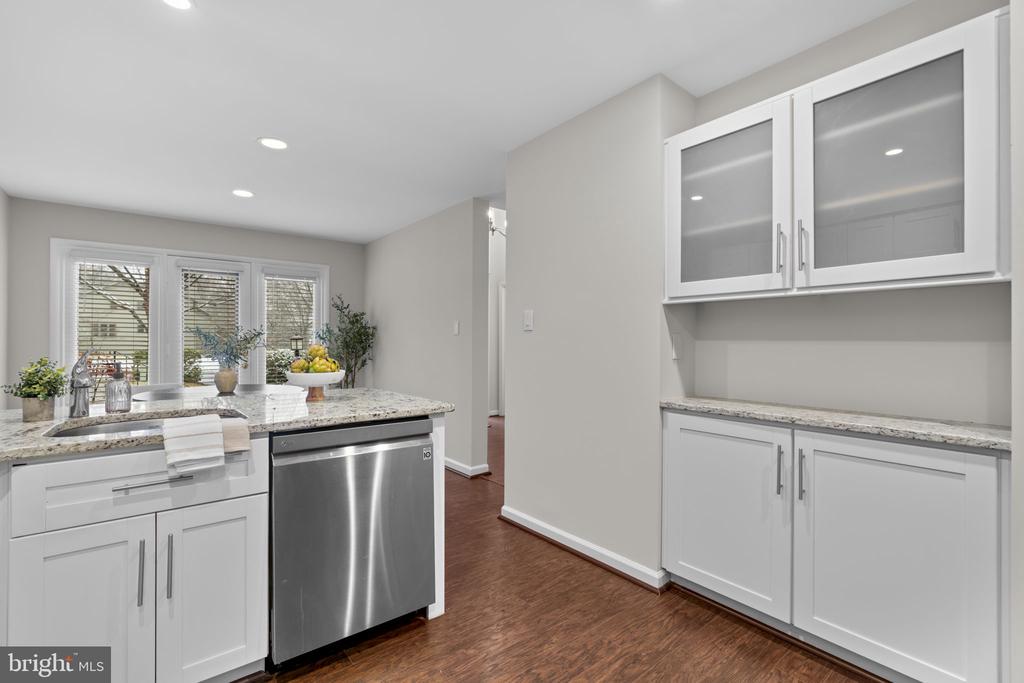 5585 SUFFIELD COURT
