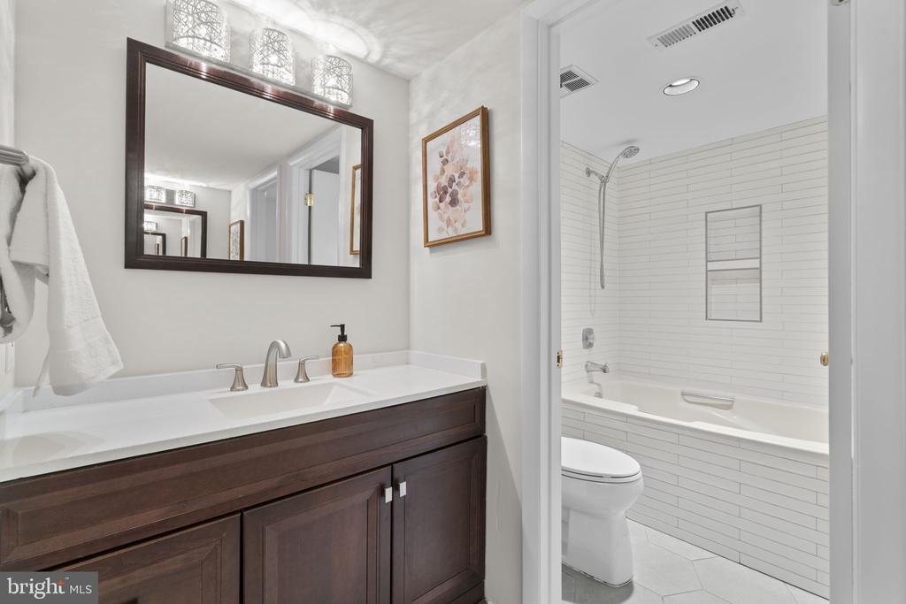 5585 SUFFIELD COURT