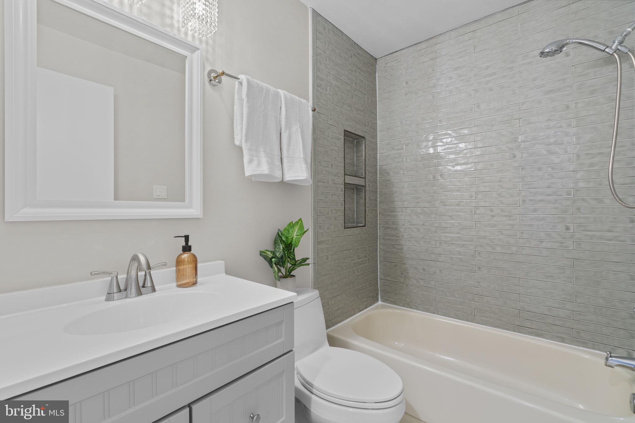 5585 SUFFIELD COURT