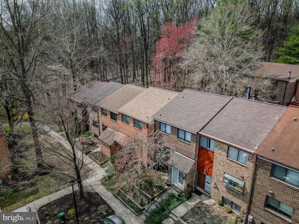 9011 MOVING WATER LANE