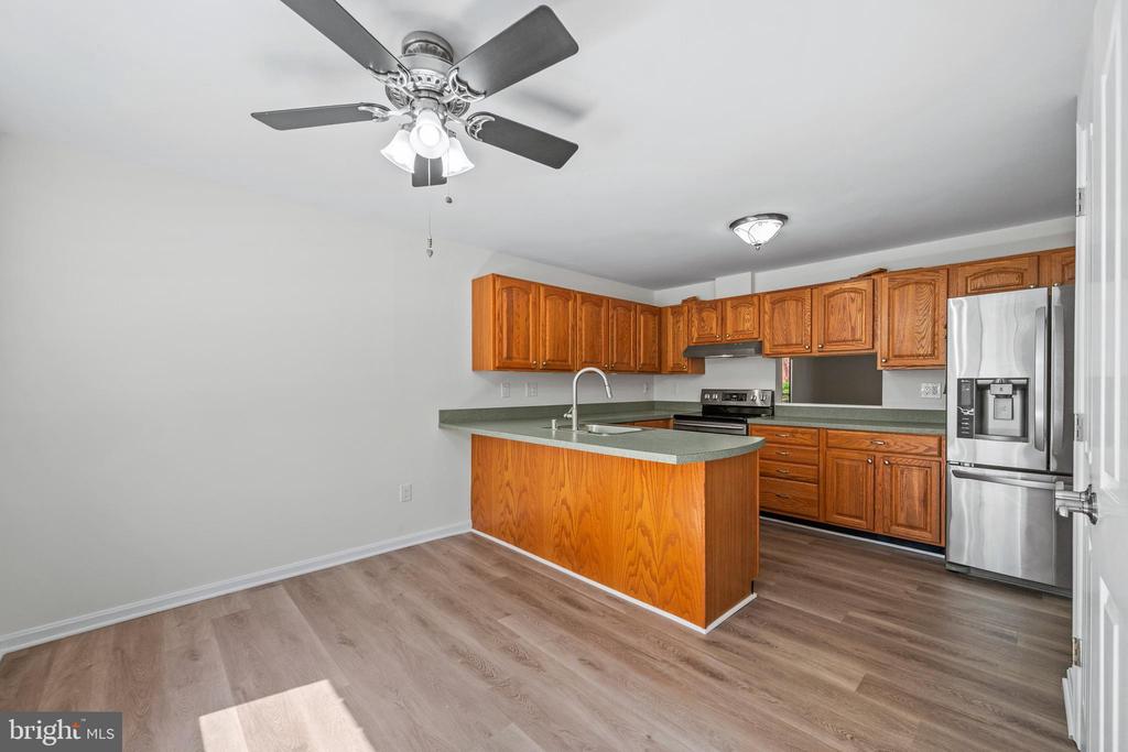 9011 MOVING WATER LANE