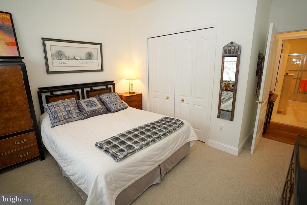 2111 GANTON GREEN