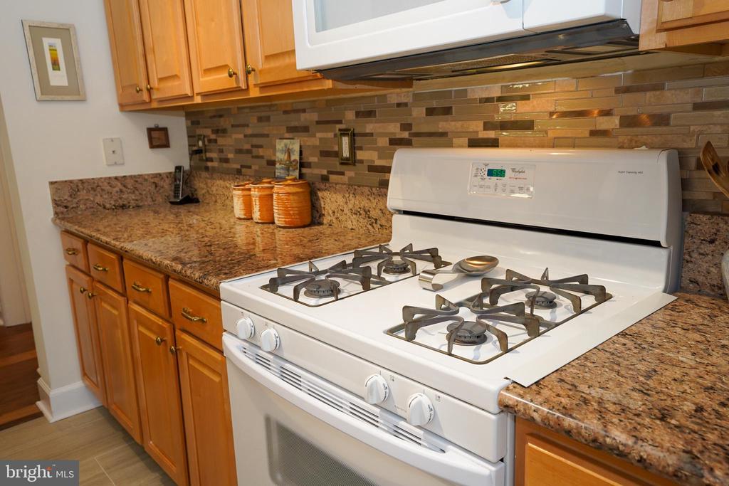 2111 GANTON GREEN