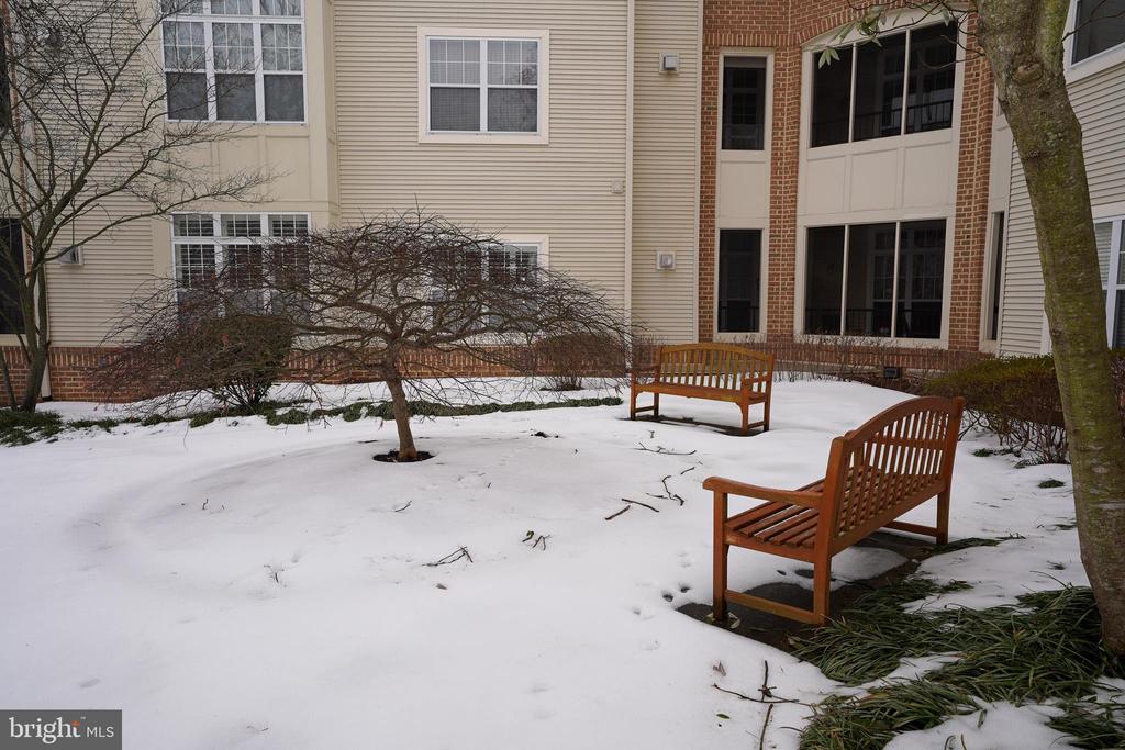 2111 GANTON GREEN