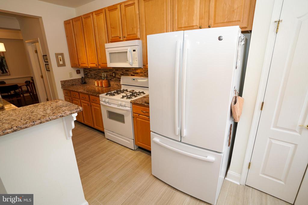 2111 GANTON GREEN