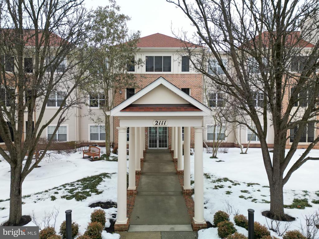 2111 GANTON GREEN