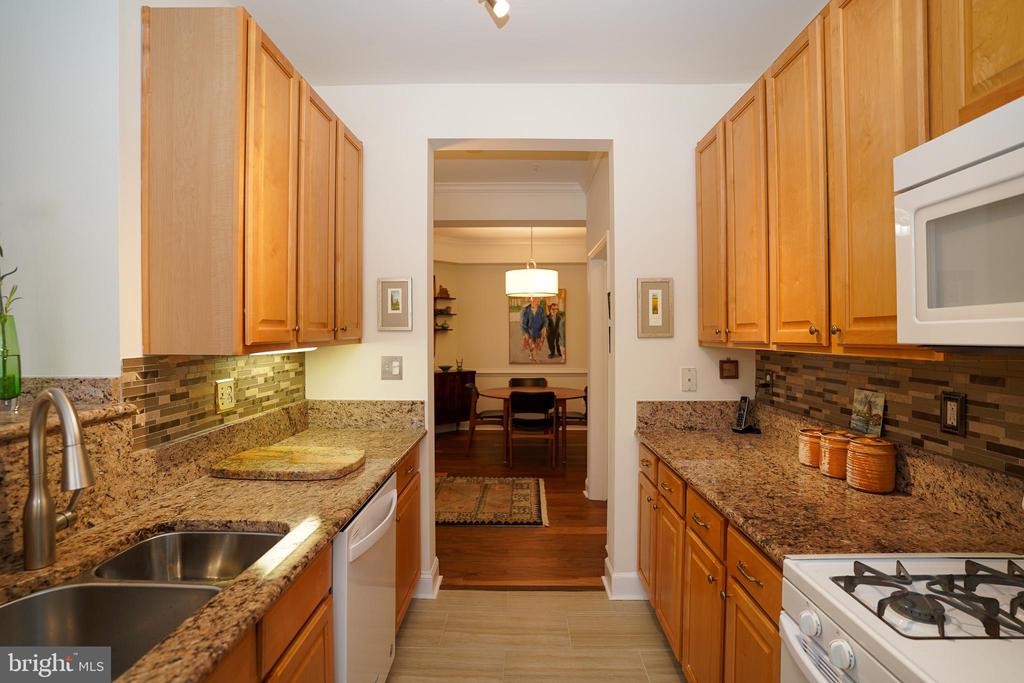 2111 GANTON GREEN