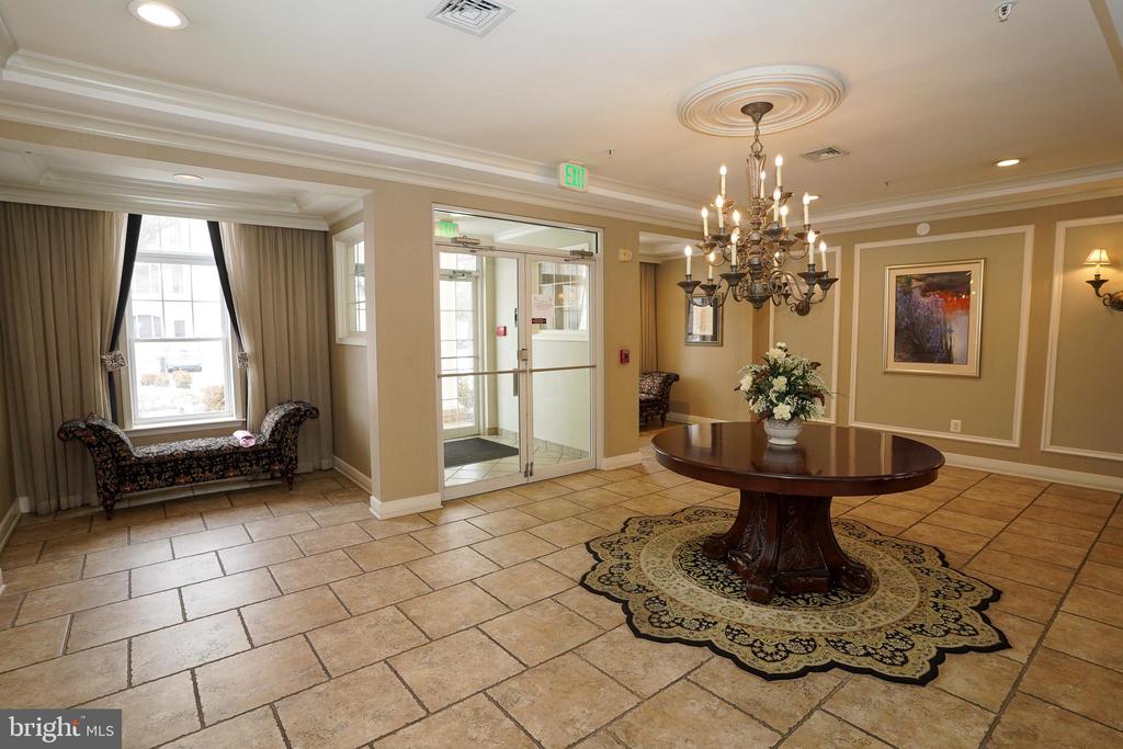 2111 GANTON GREEN