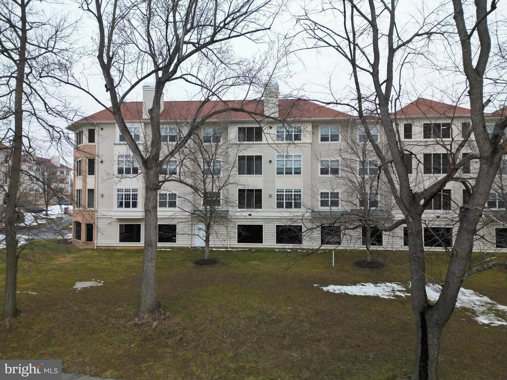 2111 GANTON GREEN
