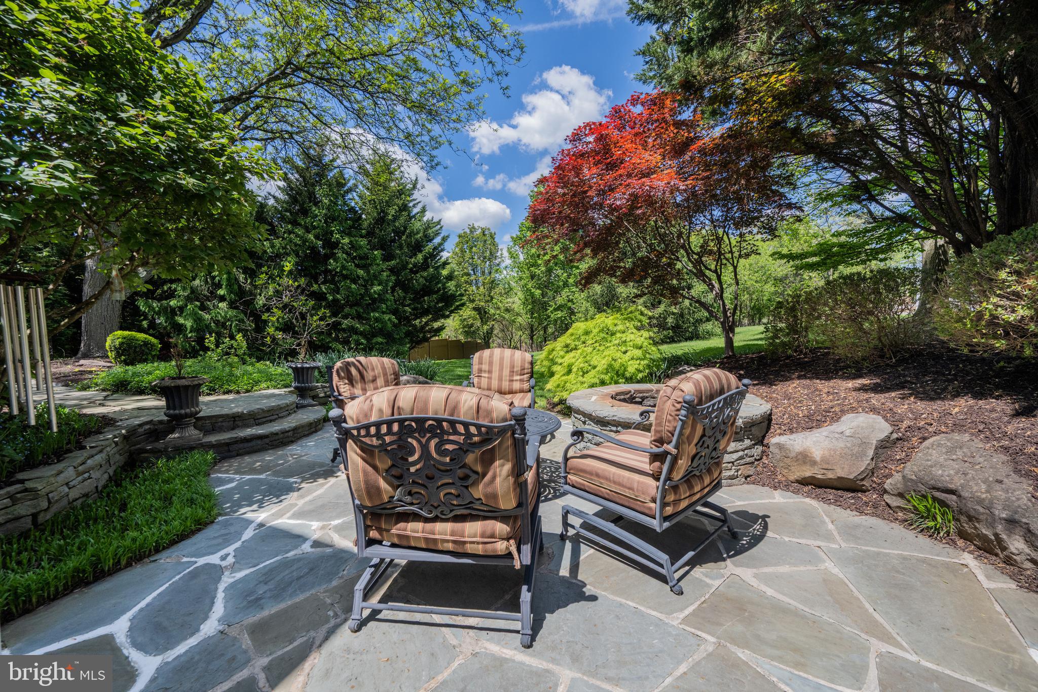 7713 SANDSTONE COURT