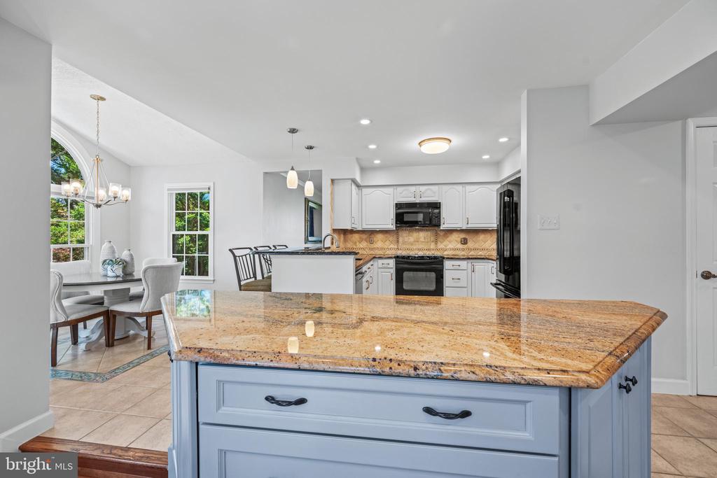 7713 SANDSTONE COURT