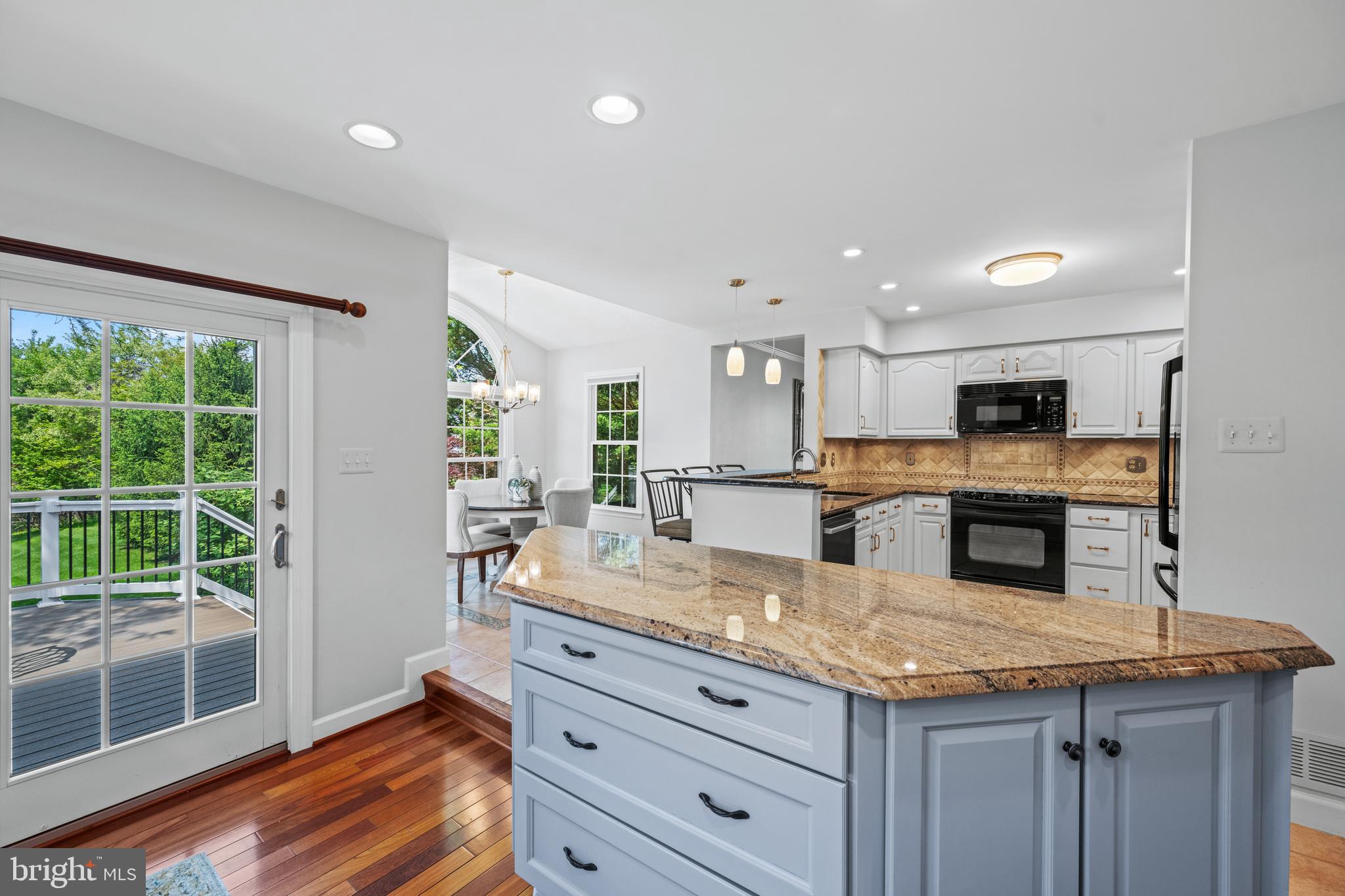 7713 SANDSTONE COURT