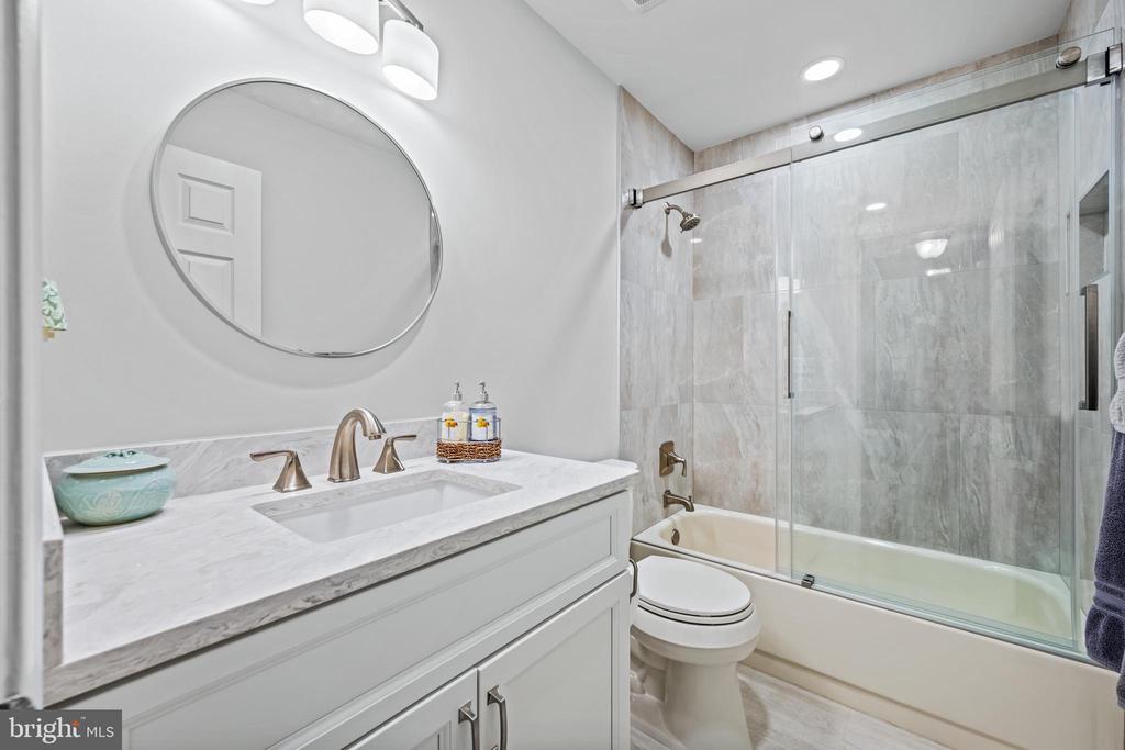 7713 SANDSTONE COURT