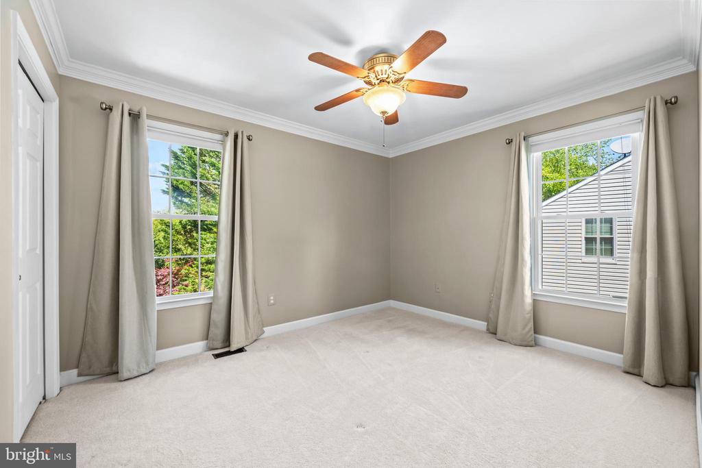 7713 SANDSTONE COURT