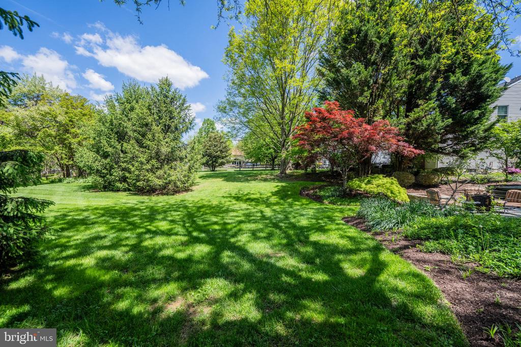 7713 SANDSTONE COURT