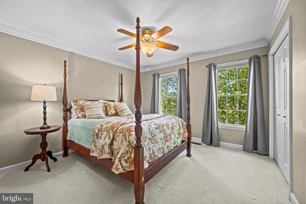 7713 SANDSTONE COURT