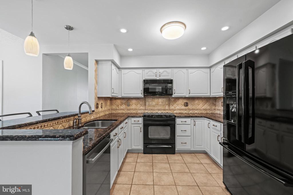 7713 SANDSTONE COURT