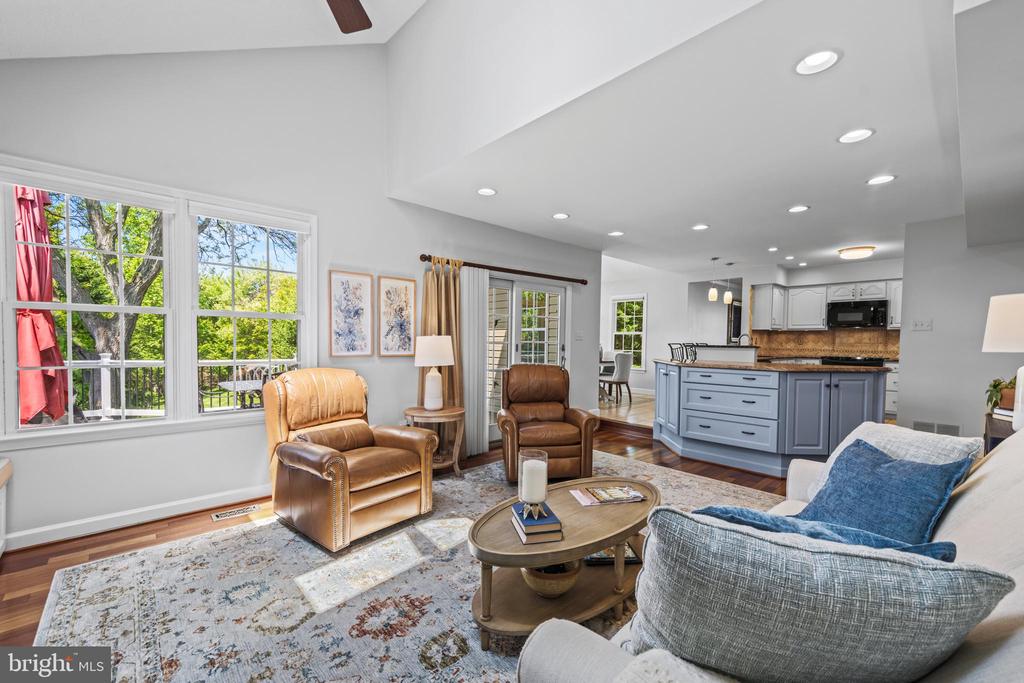 7713 SANDSTONE COURT