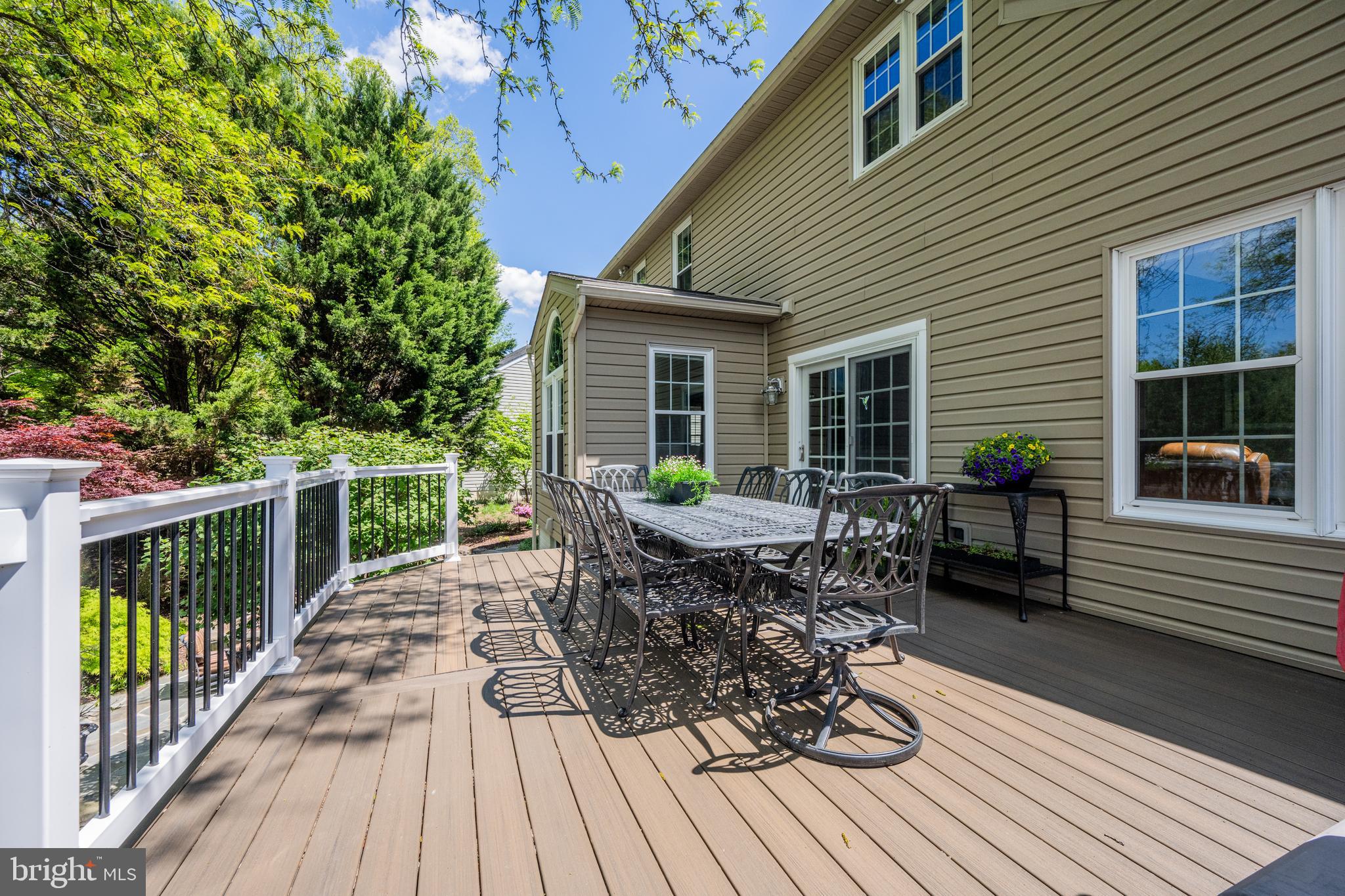 7713 SANDSTONE COURT