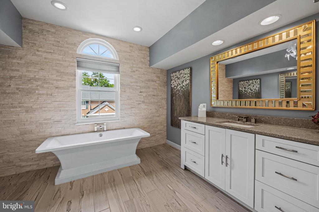 8417 ROBERTS ROAD